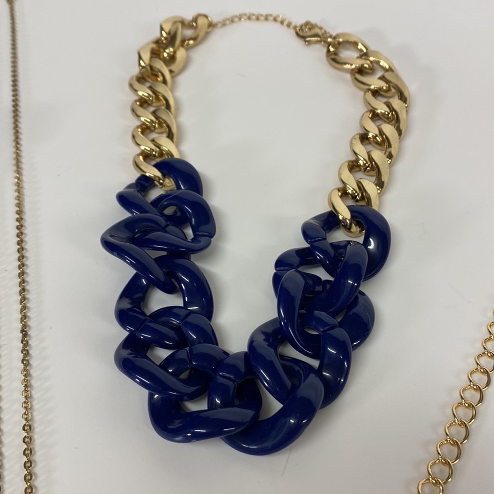 Necklaces - Picture 4 of 6
